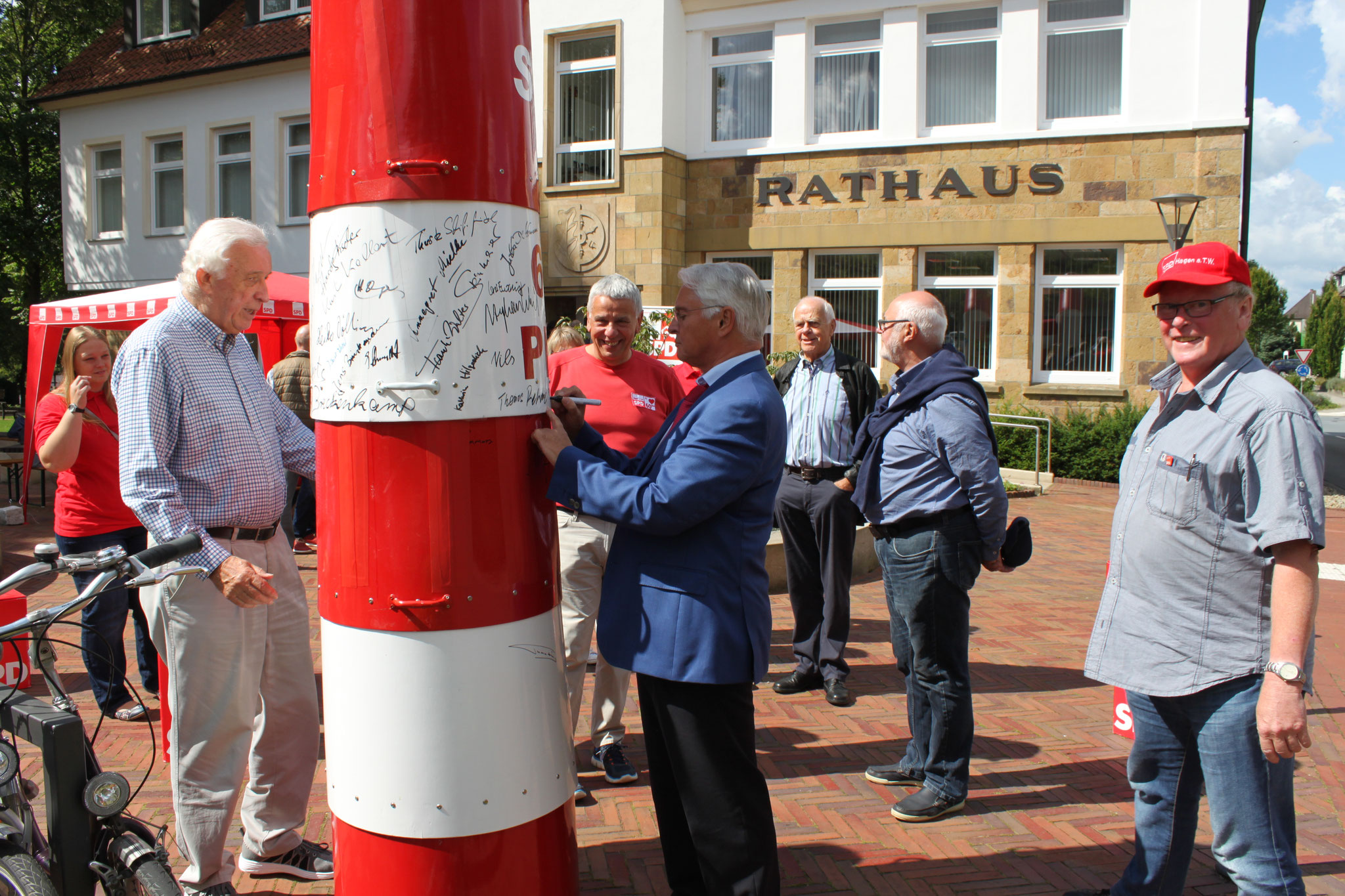 Autogramm von Finanzminister Peter-Jürgen Schneider.